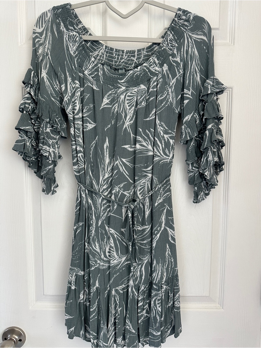 Pink Lily Tropical Leaf Tiered Ruffle Sleeve Mini Dress Small Slate Green